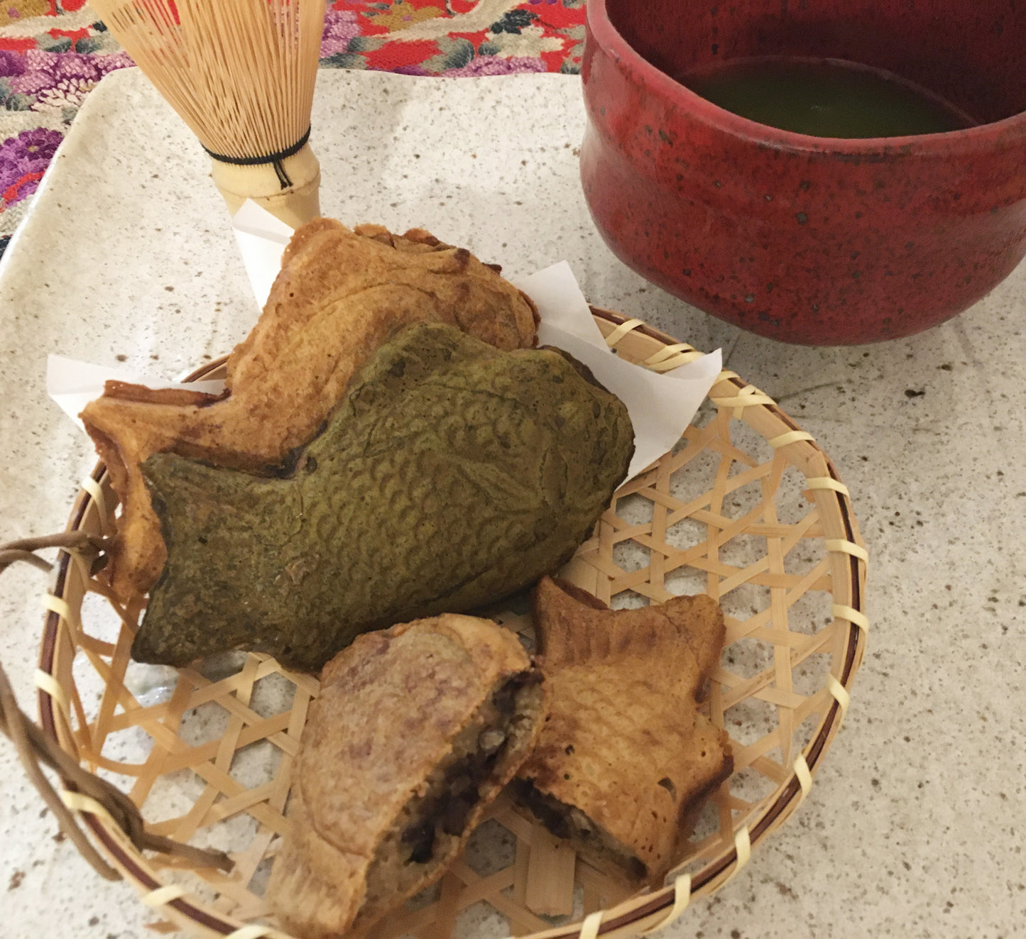 Atelier de pâtisserie japonaise avec du thé japonais